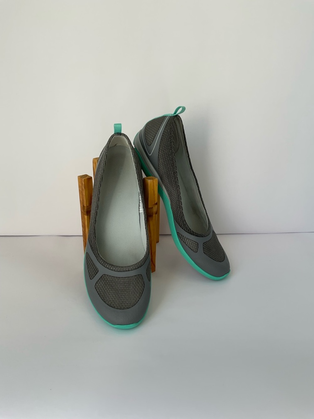 Merrell Ceylon Sport Gray Knit Slip-On Ballet Flats with Teal-Green Sole Accent